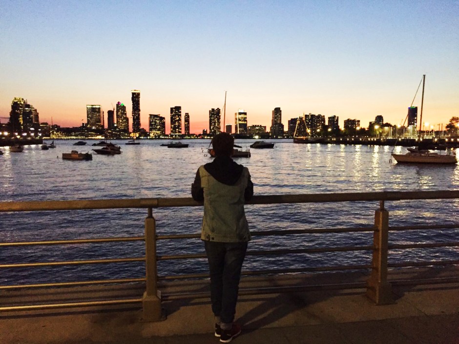 Landscape de Nueva York al lado del río